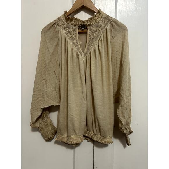 Buckle Gimmicks Women's M Mock Neck Top Keyhole Embroidered Missing One Button - Picture 1 of 10